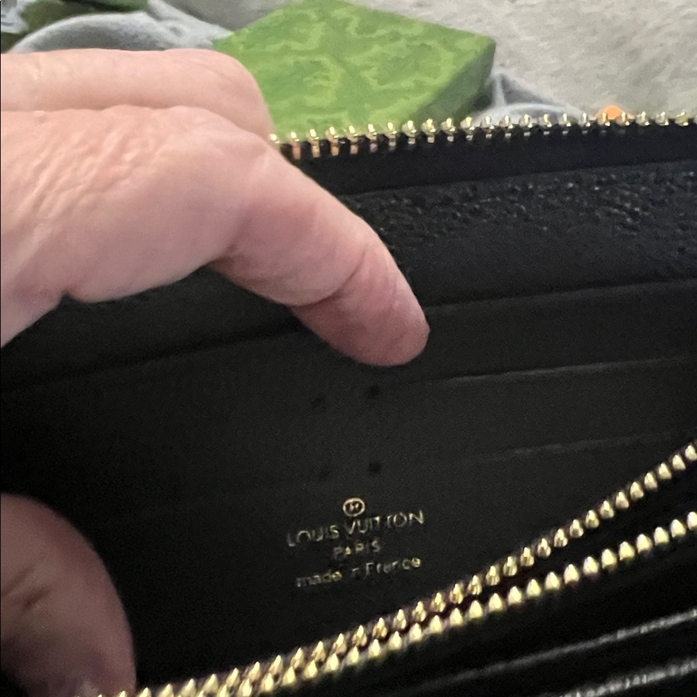 NIB Louis Vuitton Zippy Black Wallet with White Monogram Accents - Picture 16 of 16